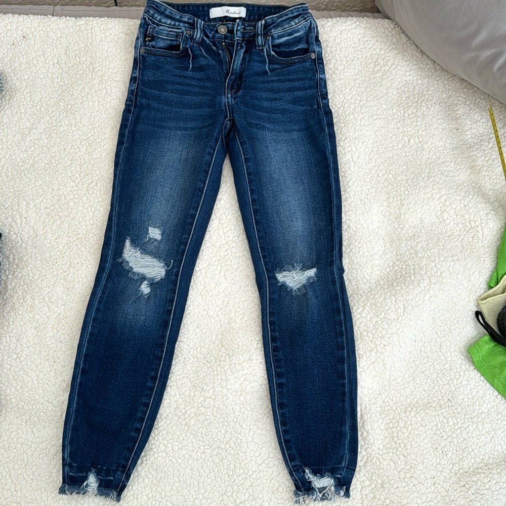 Kancan Distressed Capri. Size 23